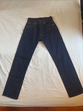 Levis 501 Button Fly Jeans Straight Leg Measures 26 X 31 Dark Wash 100% Cotton